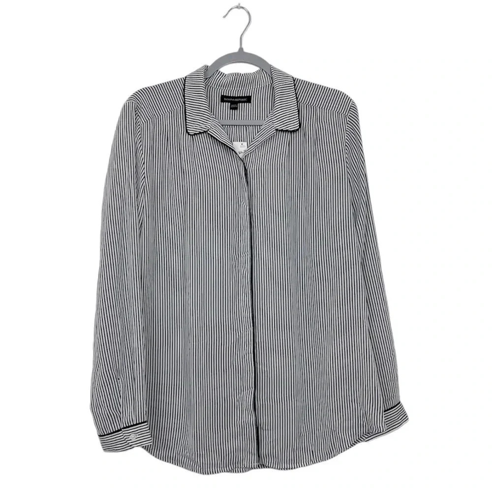 Banana‎ Republic New Women’s M Collared Navy Blue Striped Long Sleeve Blouse